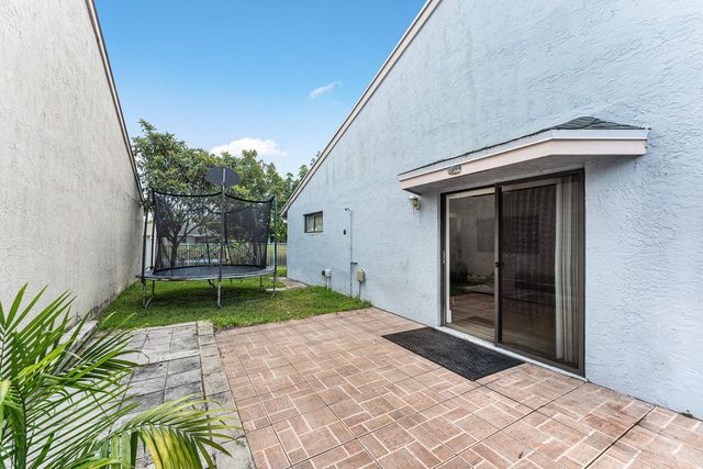 28 Paxford Lane, Boynton Beach, FL 33426