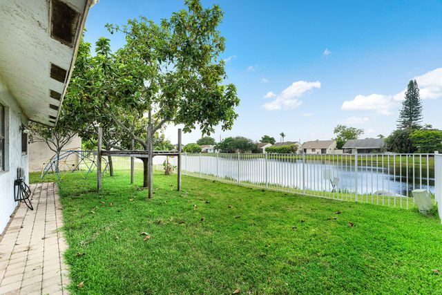 28 Paxford Lane, Boynton Beach, FL 33426