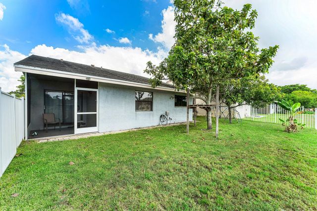 28 Paxford Lane, Boynton Beach, FL 33426