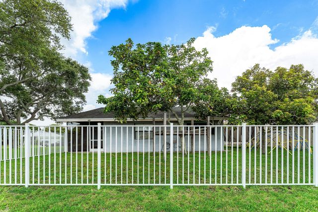 28 Paxford Lane, Boynton Beach, FL 33426