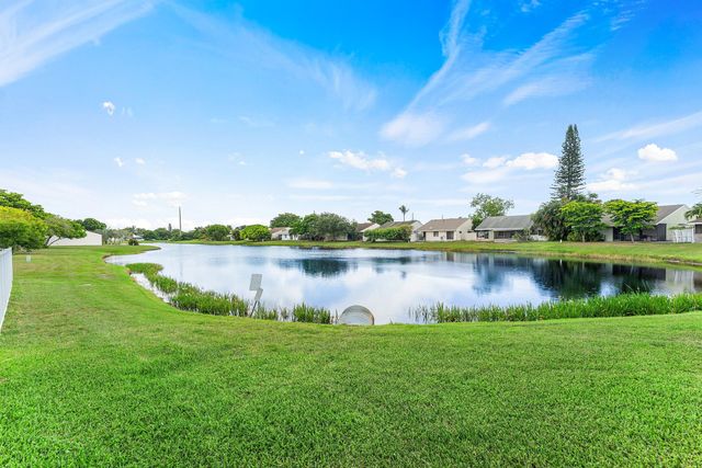28 Paxford Lane, Boynton Beach, FL 33426