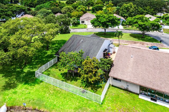 28 Paxford Lane, Boynton Beach, FL 33426