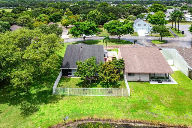 28 Paxford Lane, Boynton Beach, FL 33426