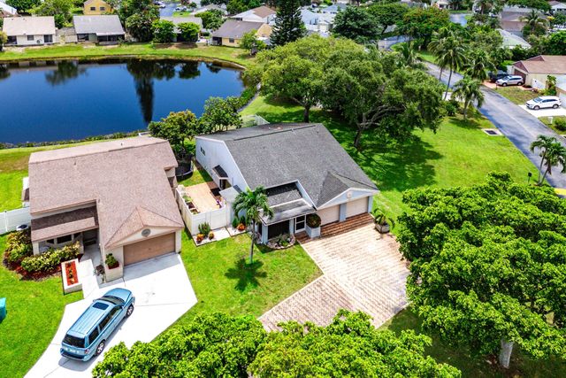 28 Paxford Lane, Boynton Beach, FL 33426