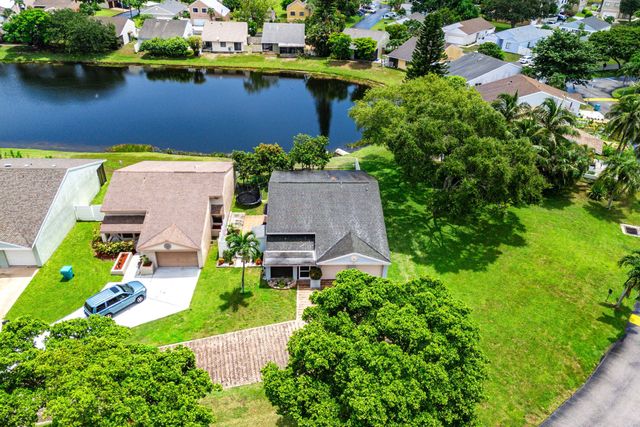 28 Paxford Lane, Boynton Beach, FL 33426