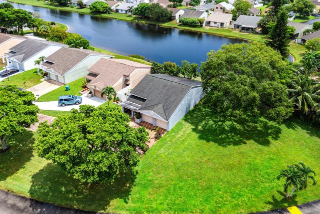 28 Paxford Lane, Boynton Beach, FL 33426