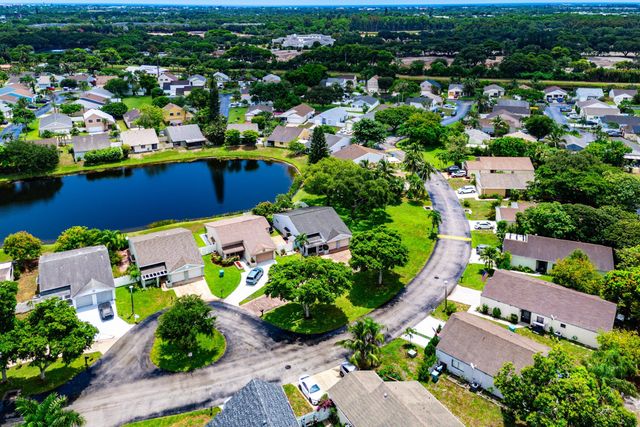28 Paxford Lane, Boynton Beach, FL 33426