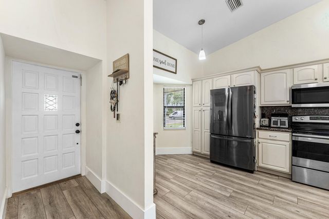 28 Paxford Lane, Boynton Beach, FL 33426