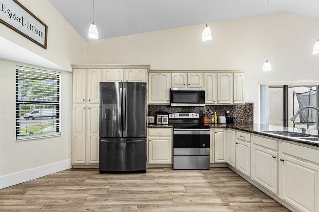 28 Paxford Lane, Boynton Beach, FL 33426