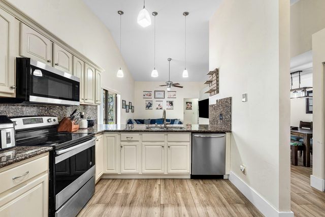 28 Paxford Lane, Boynton Beach, FL 33426