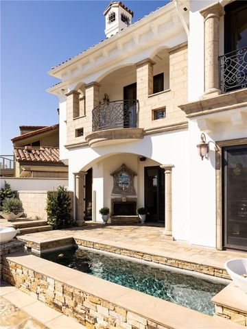 16111 Santa Barbara Lane, Huntington Beach, CA 92649