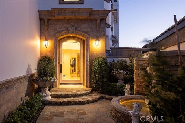 16111 Santa Barbara Lane, Huntington Beach, CA 92649