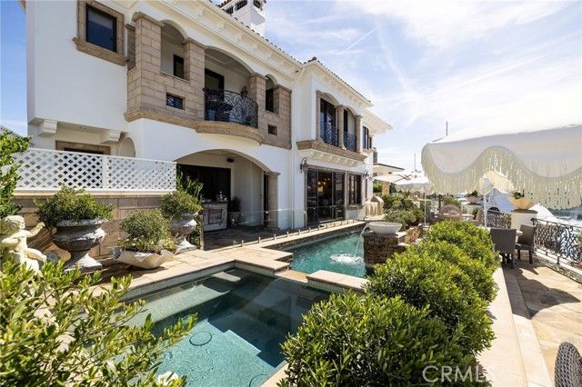 16111 Santa Barbara Lane, Huntington Beach, CA 92649