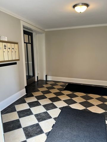 621 Washington Boulevard G, Oak Park, IL 60302