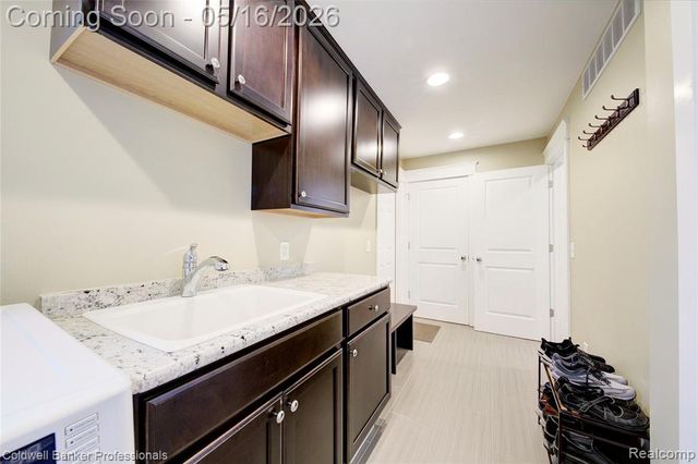 3540 Tothill Drive, Troy, MI 48084