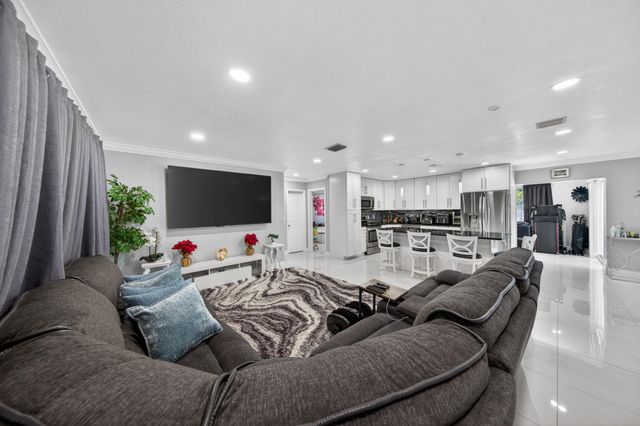 650 NW 38th Place, Deerfield Beach, FL 33064