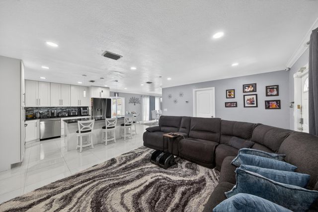 650 NW 38th Place, Deerfield Beach, FL 33064
