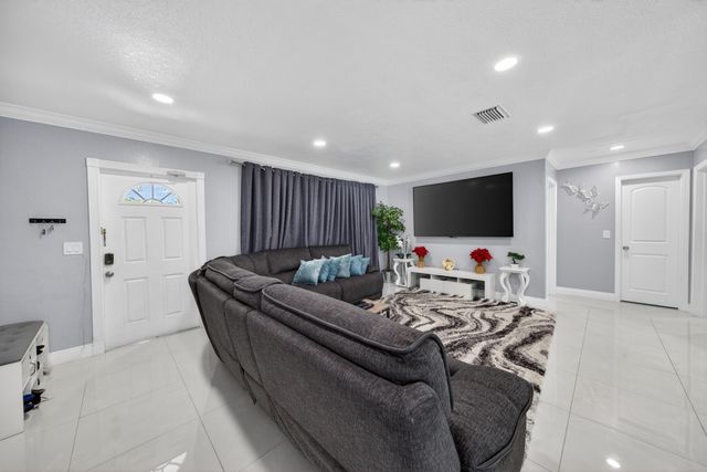 650 NW 38th Place, Deerfield Beach, FL 33064
