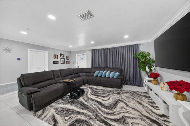 650 NW 38th Place, Deerfield Beach, FL 33064