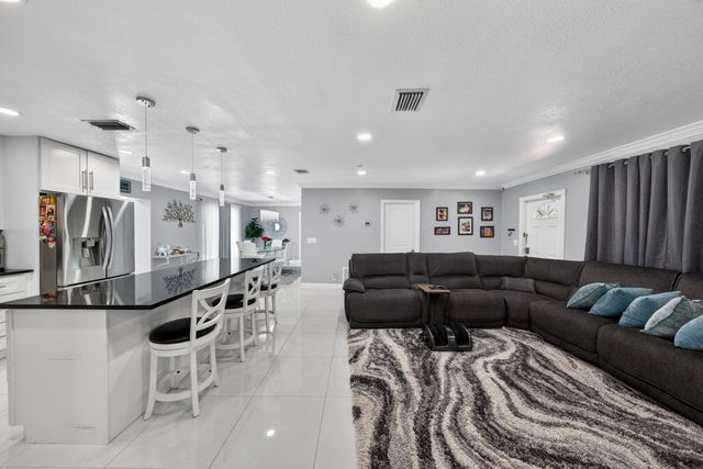 650 NW 38th Place, Deerfield Beach, FL 33064