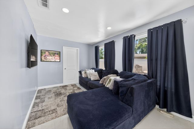 650 NW 38th Place, Deerfield Beach, FL 33064