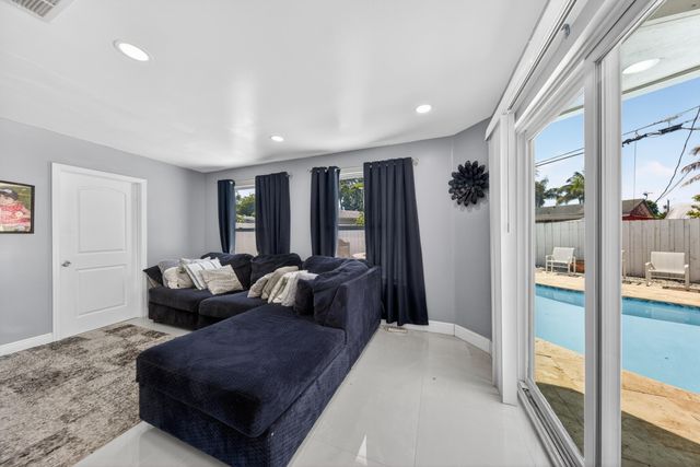 650 NW 38th Place, Deerfield Beach, FL 33064
