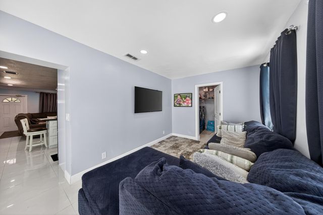 650 NW 38th Place, Deerfield Beach, FL 33064