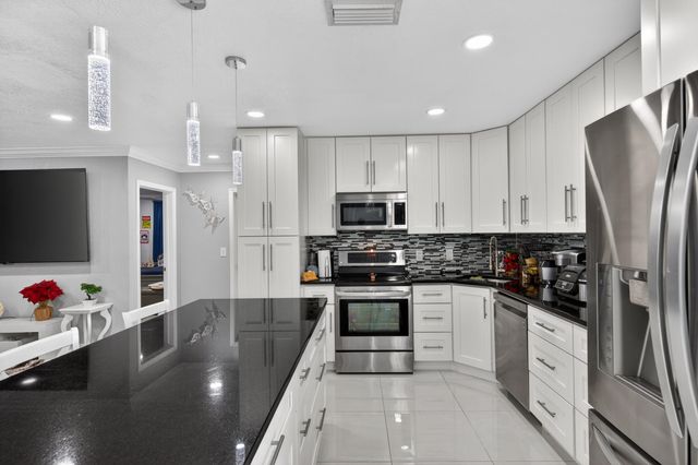 650 NW 38th Place, Deerfield Beach, FL 33064