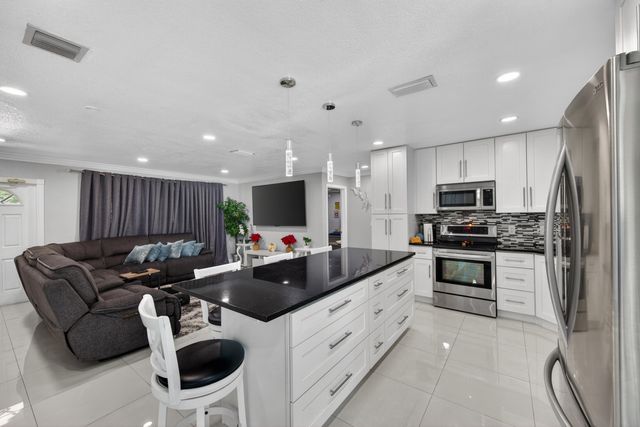 650 NW 38th Place, Deerfield Beach, FL 33064