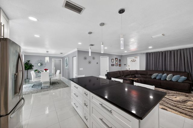 650 NW 38th Place, Deerfield Beach, FL 33064