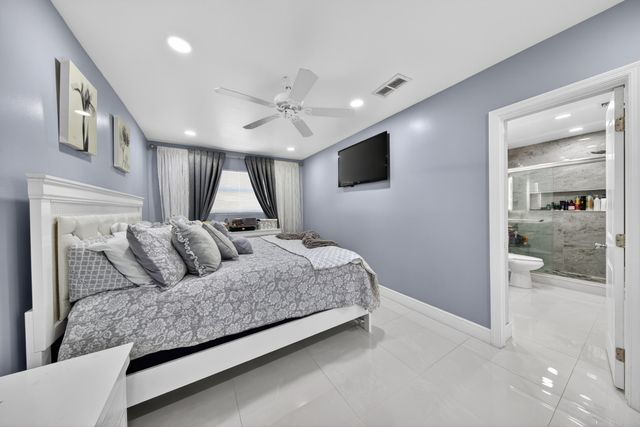 650 NW 38th Place, Deerfield Beach, FL 33064