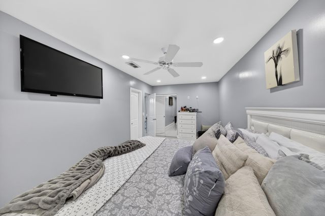650 NW 38th Place, Deerfield Beach, FL 33064