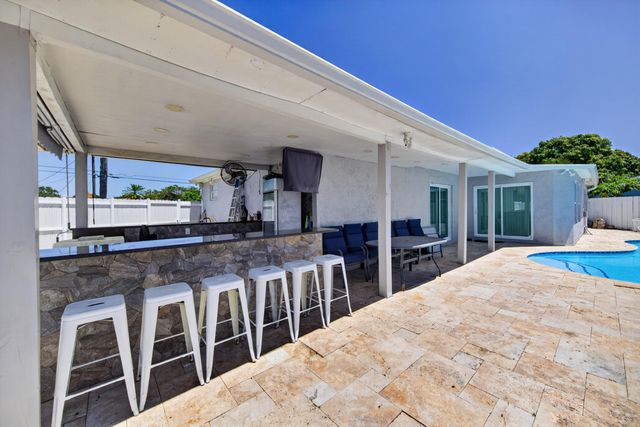 650 NW 38th Place, Deerfield Beach, FL 33064
