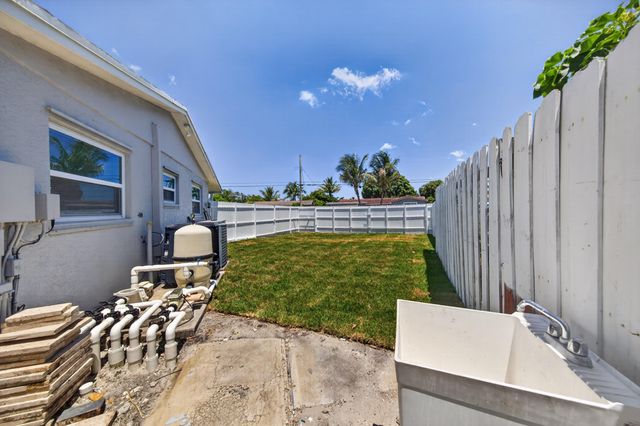 650 NW 38th Place, Deerfield Beach, FL 33064