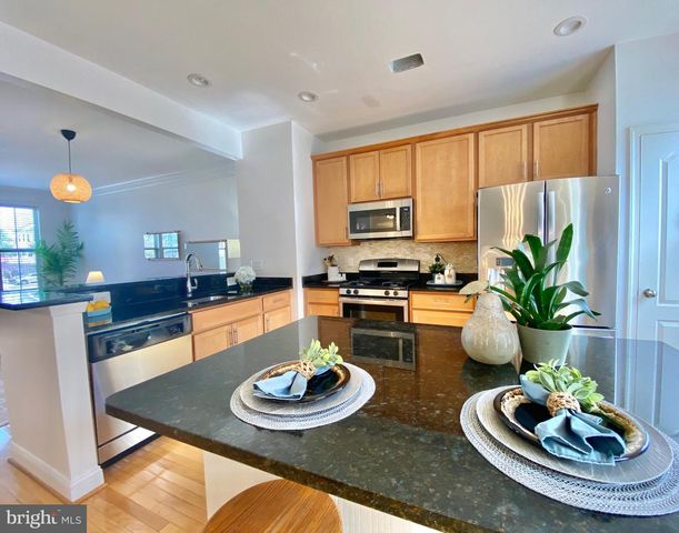 4505 POTOMAC HIGHLANDS CIR, Triangle, VA 22172