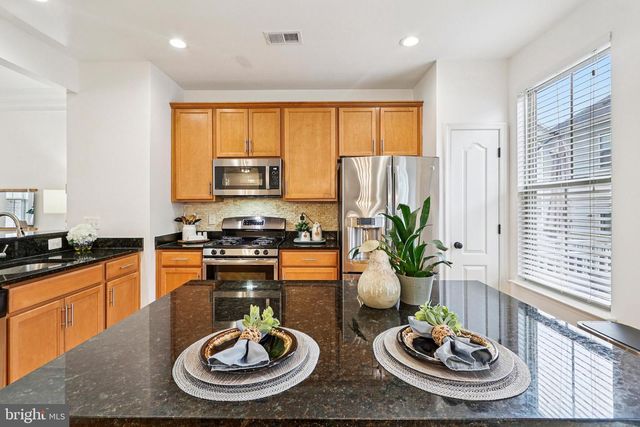 4505 POTOMAC HIGHLANDS CIR, Triangle, VA 22172