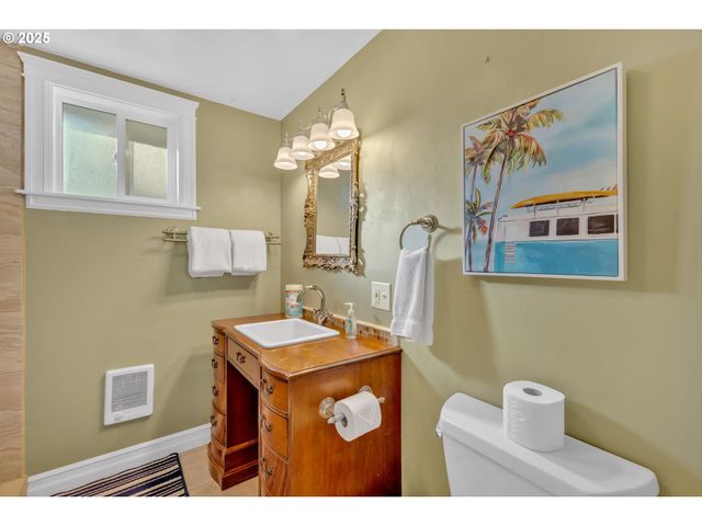 1340 Nw 15TH St, Lincoln City, OR 97367