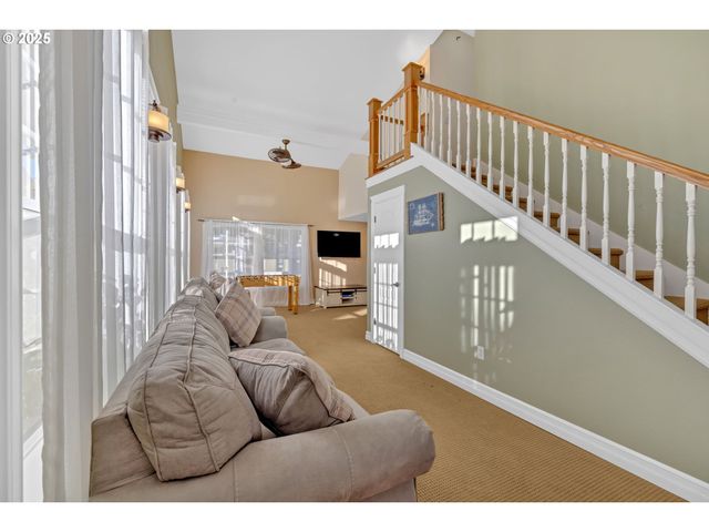 1340 Nw 15TH St, Lincoln City, OR 97367