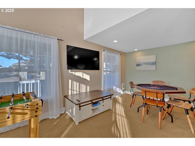 1340 Nw 15TH St, Lincoln City, OR 97367