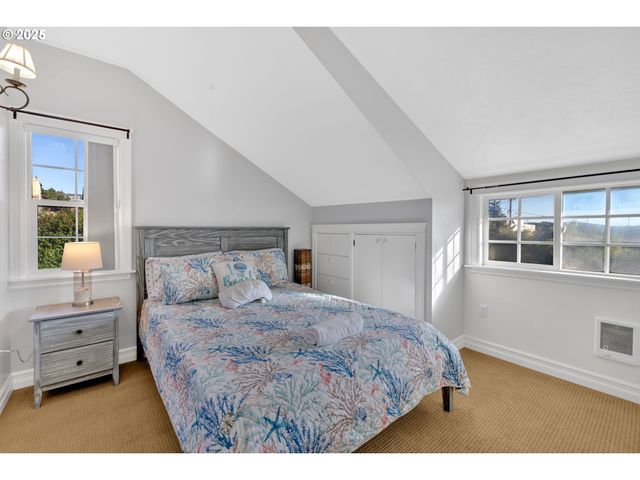 1340 Nw 15TH St, Lincoln City, OR 97367