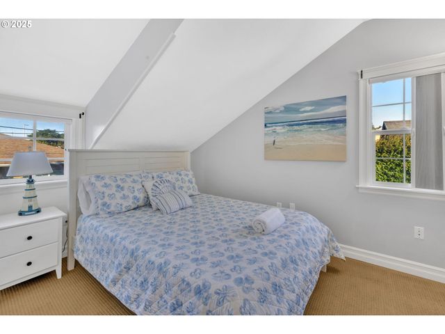 1340 Nw 15TH St, Lincoln City, OR 97367