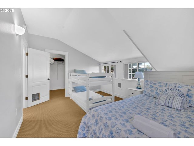 1340 Nw 15TH St, Lincoln City, OR 97367