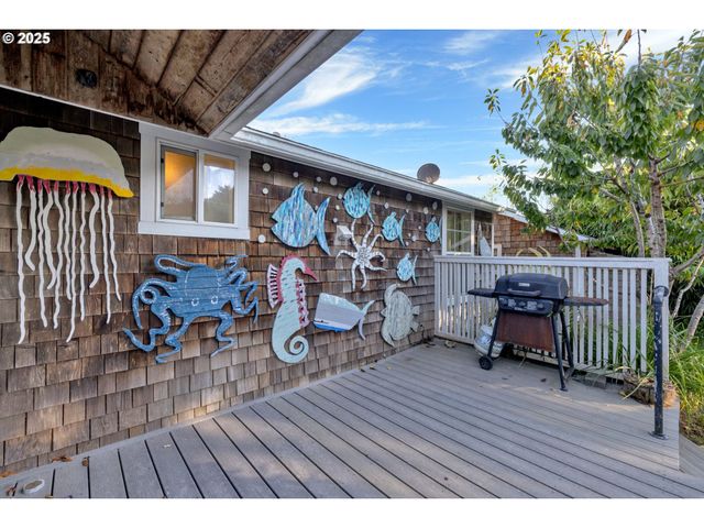 1340 Nw 15TH St, Lincoln City, OR 97367