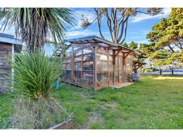 1340 Nw 15TH St, Lincoln City, OR 97367