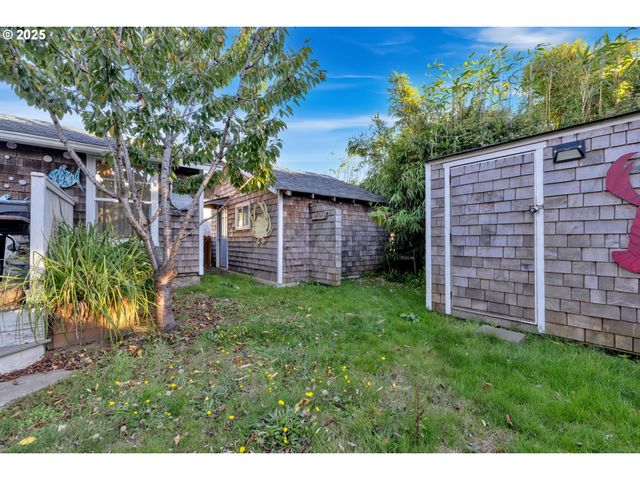 1340 Nw 15TH St, Lincoln City, OR 97367