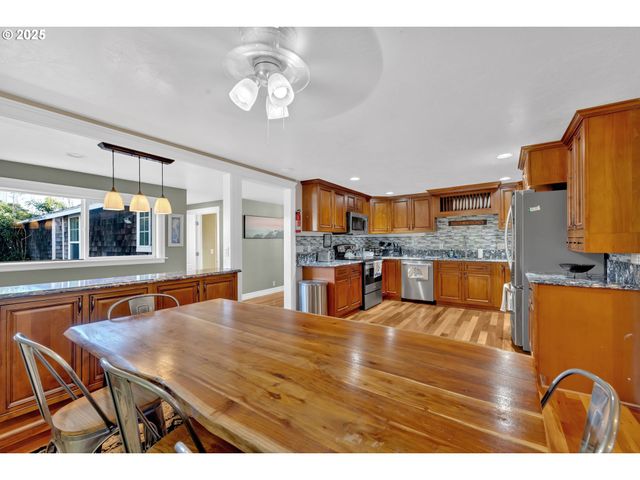 1340 Nw 15TH St, Lincoln City, OR 97367