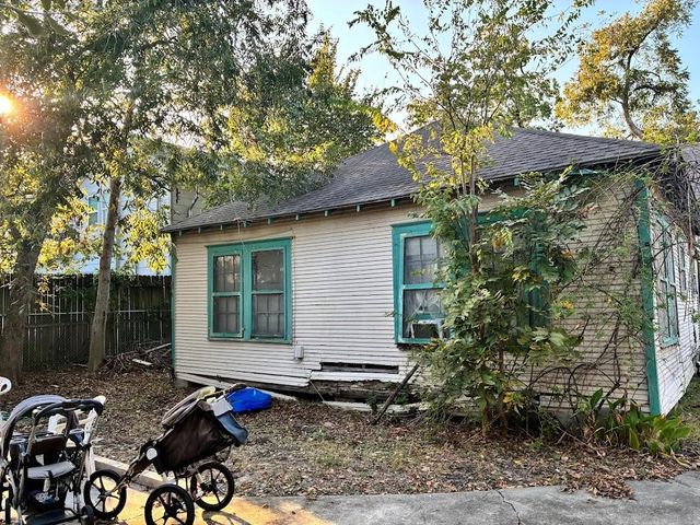 305 Eastwood Street, Houston, TX 77011