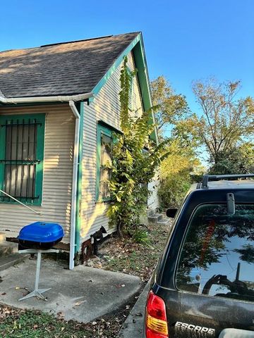 305 Eastwood Street, Houston, TX 77011