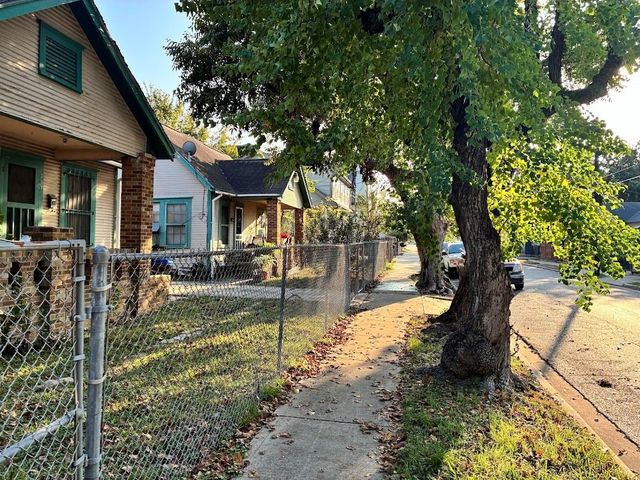 305 Eastwood Street, Houston, TX 77011