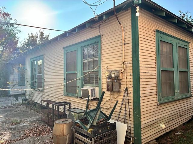 305 Eastwood Street, Houston, TX 77011